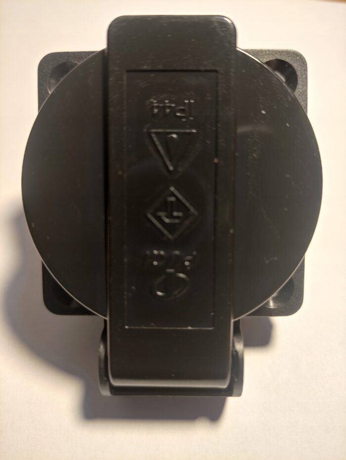 GNIAZDO-TABLICOWE-WTYCZKOWE-16A-230V-IP44-CZARNE-RAZEM-Z-USZCZELKA Gniazdo tablicowe wtyczkowe 16a 230v ip44 czarne razem z uszczelka